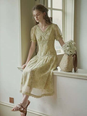 PM_Vintage floral lace dress