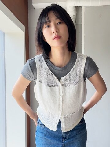 타이니 버튼 시스루 레이어링 니트 베스트_아이보리