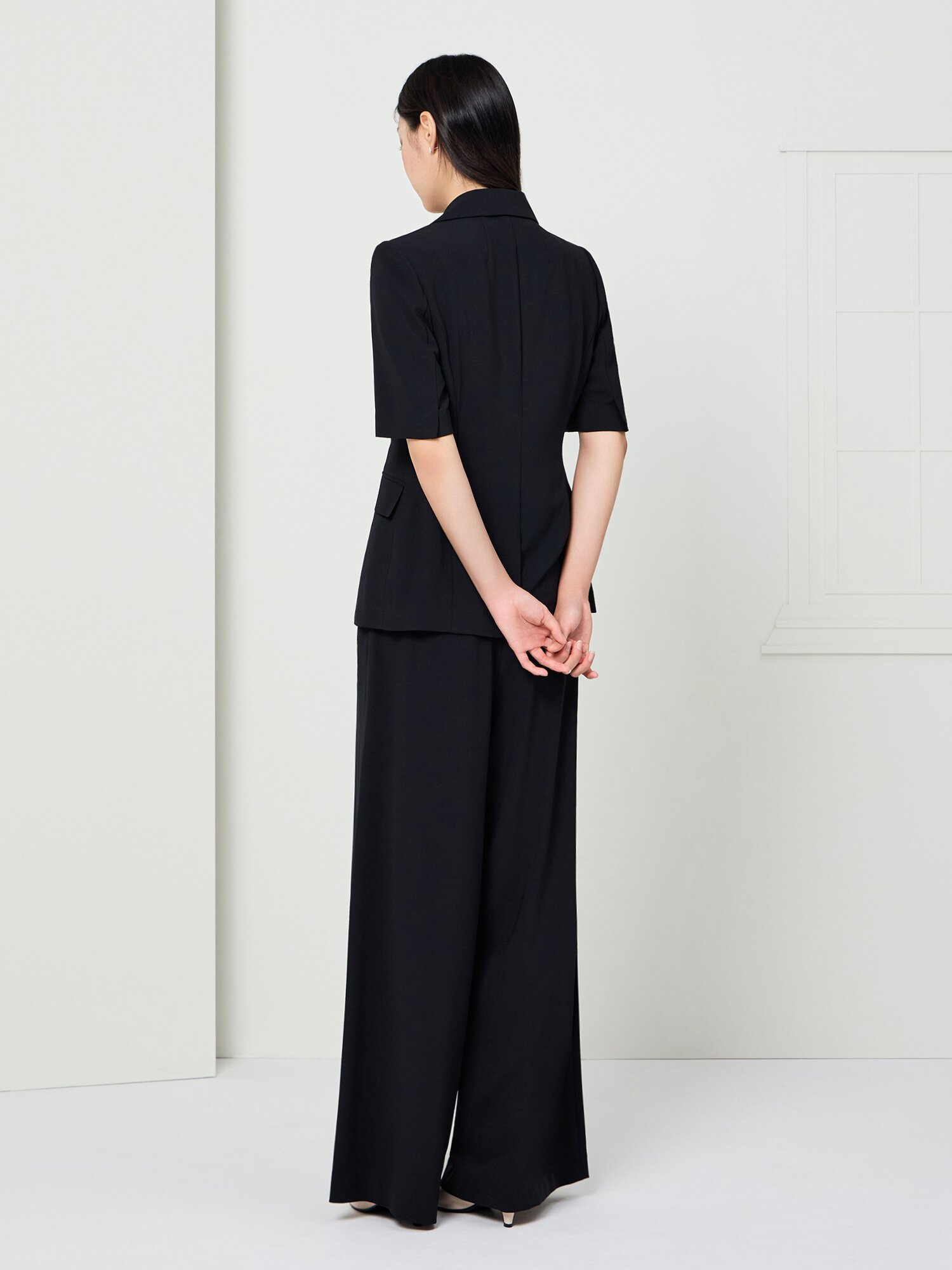 미니멀 하프 슬리브 투버튼 재킷 (BLACK)
