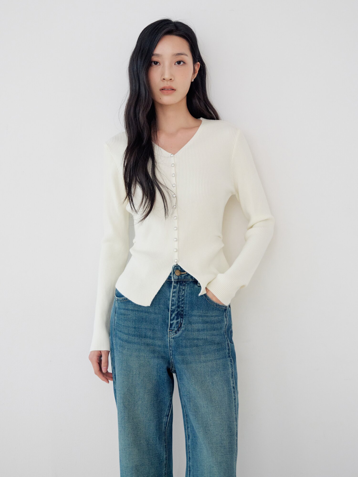 골지 글리터 버튼 브이넥 니트 (IVORY)