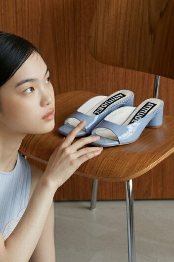 NOUN_powder blue 스타일링이 편한 슬라이드 샌들