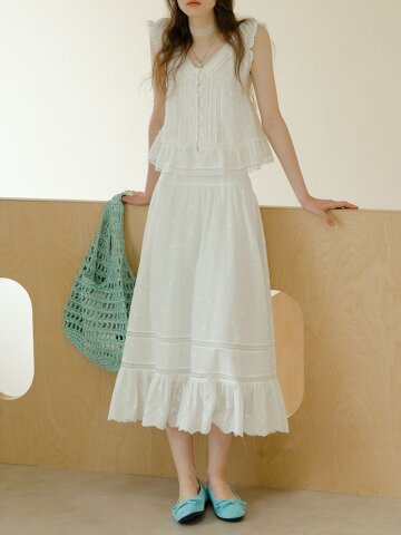 Cest_Embroidered lace trim skirt