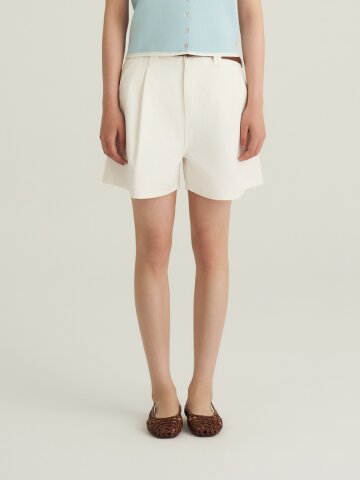 One-Tuck Denim 5-Bermuda Pants_White