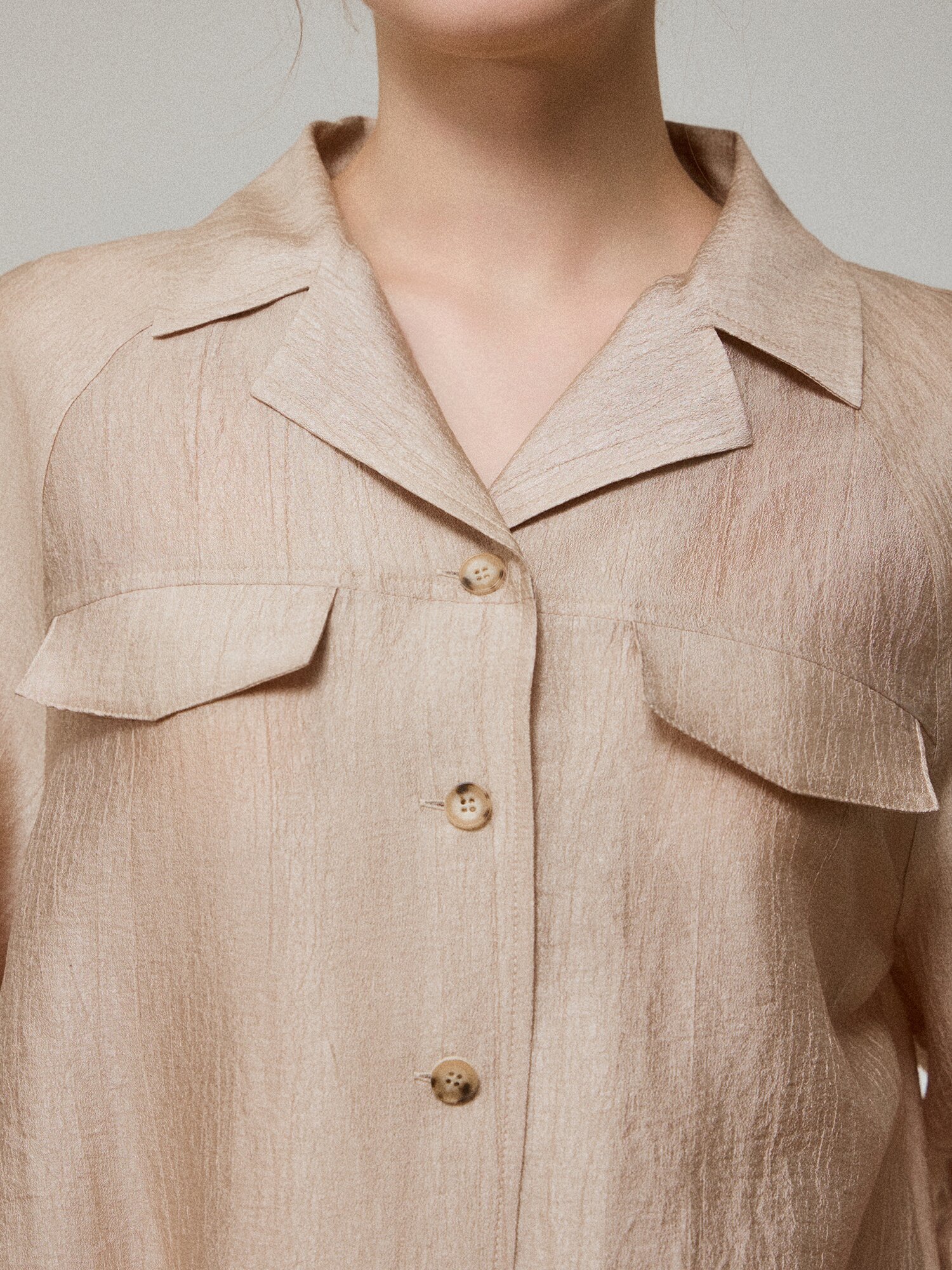 실키 스트링 오픈 칼라 블라우스 (BEIGE)