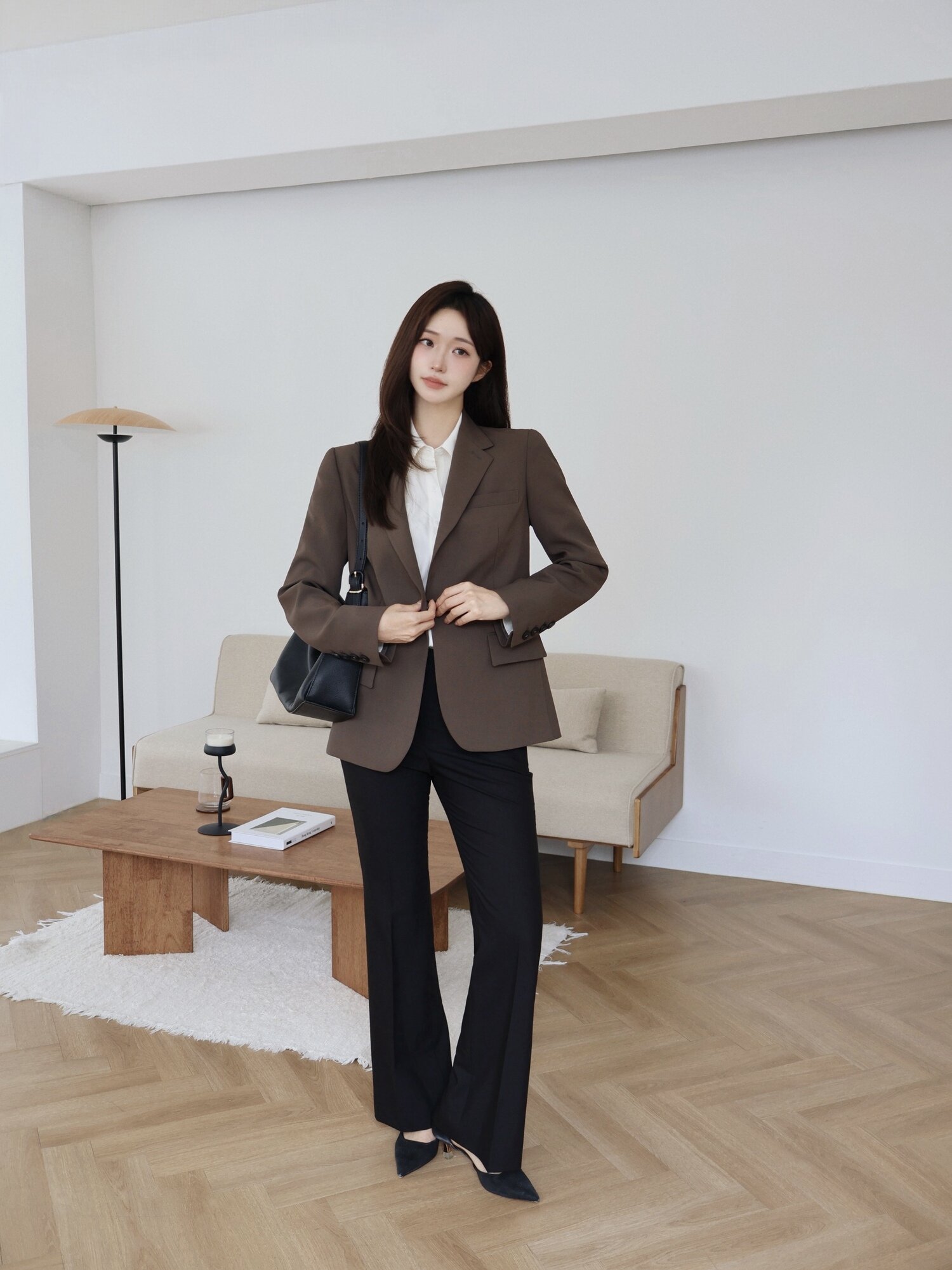 백 슬릿 슬림 부츠컷 팬츠 (BLACK)