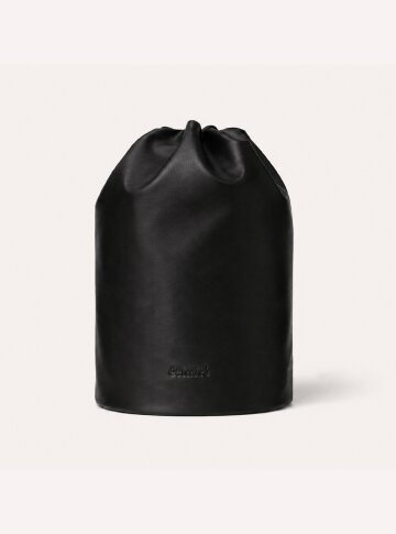 VITALITÉ CITY BAG 비탈리테 시티백
Work → Week → Weekend
도심형 라이프스타일에 활력을 더하는
리사이클 나일론 백팩