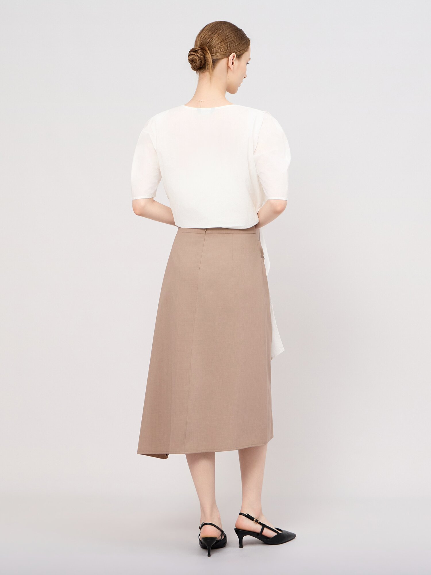 버클 포인트 드레이프 미디 스커트 (TAUPE BEIGE)