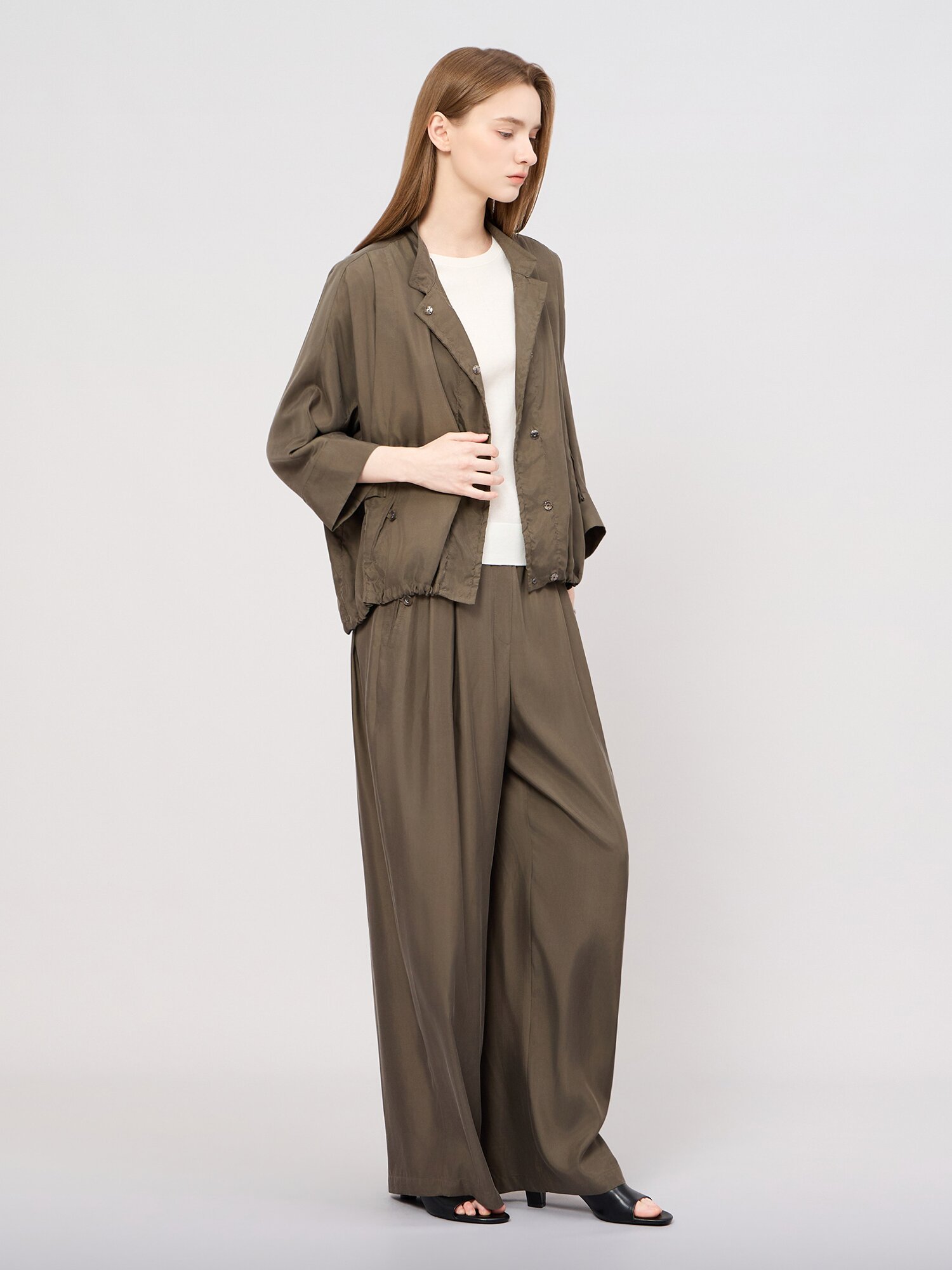 버튼 포켓 투 턱 와이드 팬츠 (KHAKI)