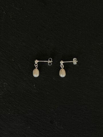 Soft pearl drop earrings / 소프트 펄 드롭 귀걸이