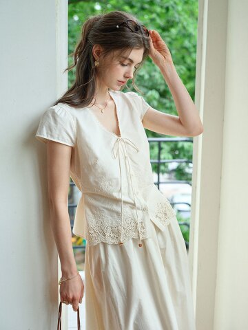 SR_Hollow embroidered blouse
