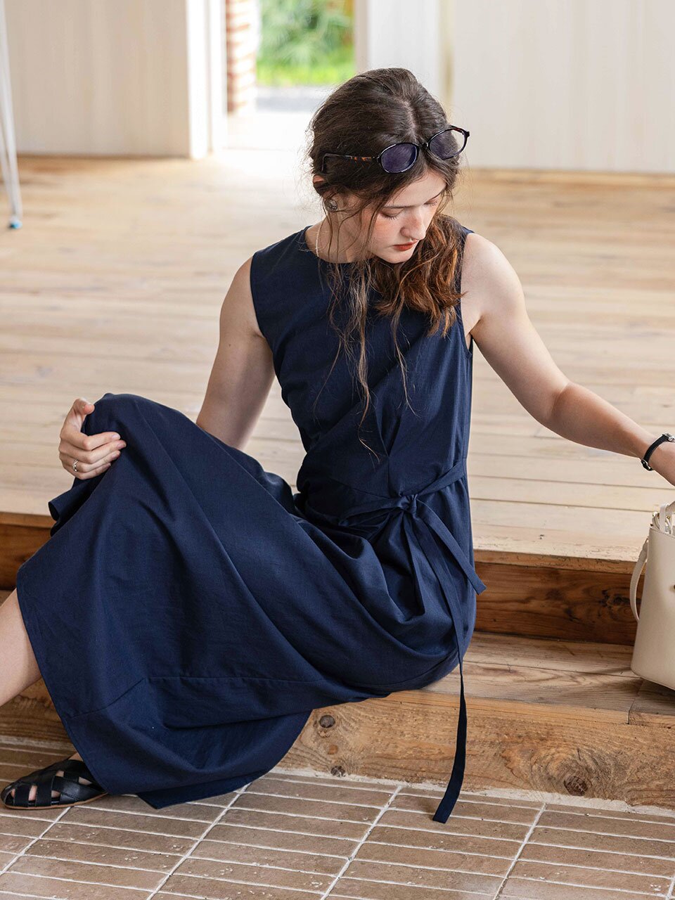 DA_Split lace included dress_NAVY