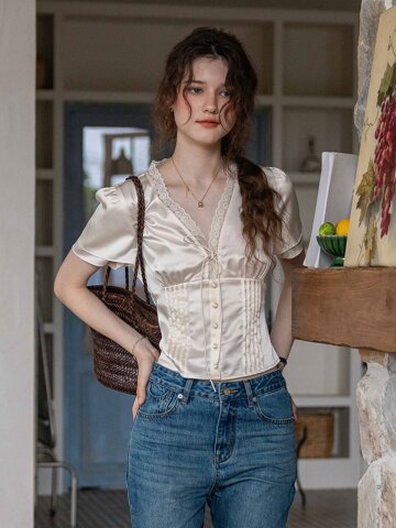 DA_Slim cropped blouse