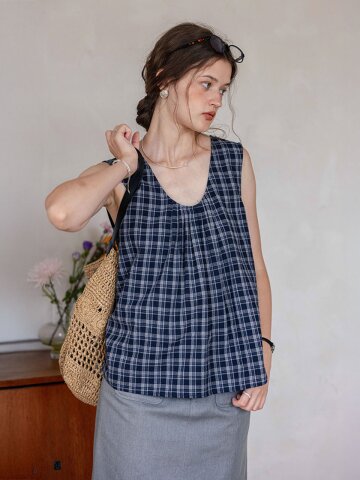 DA_Back wide twist top_NAVY