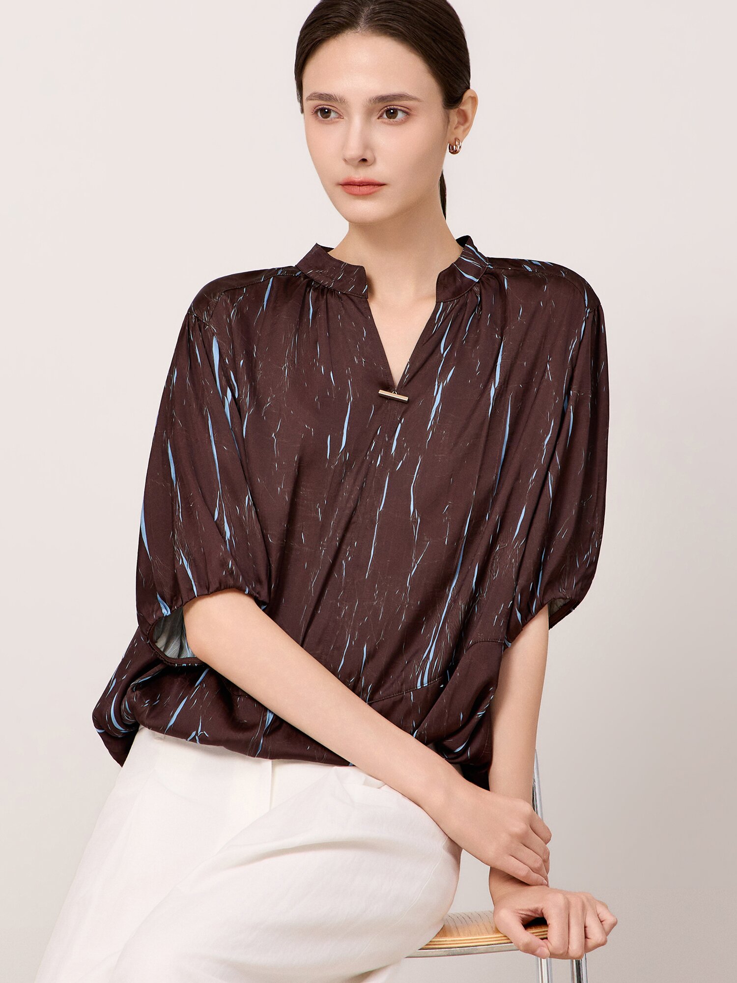 메탈 참 포인트 밴딩 블라우스 (PRINT BROWN)