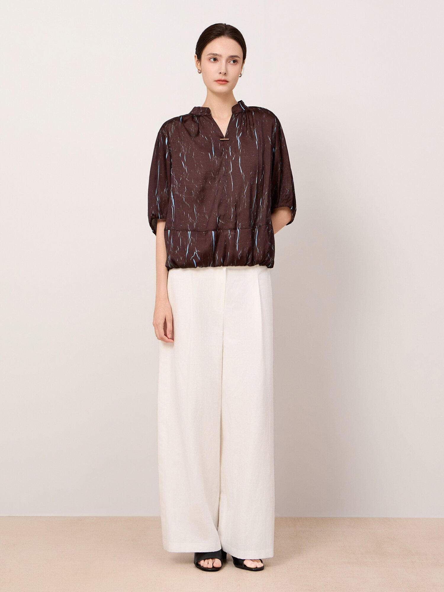 메탈 참 포인트 밴딩 블라우스 (PRINT BROWN)