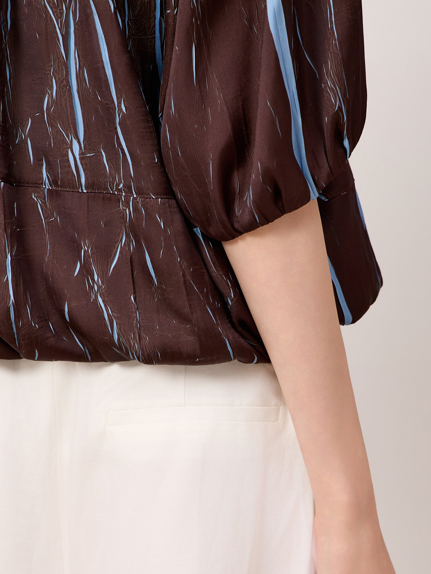 메탈 참 포인트 밴딩 블라우스 (PRINT BROWN)