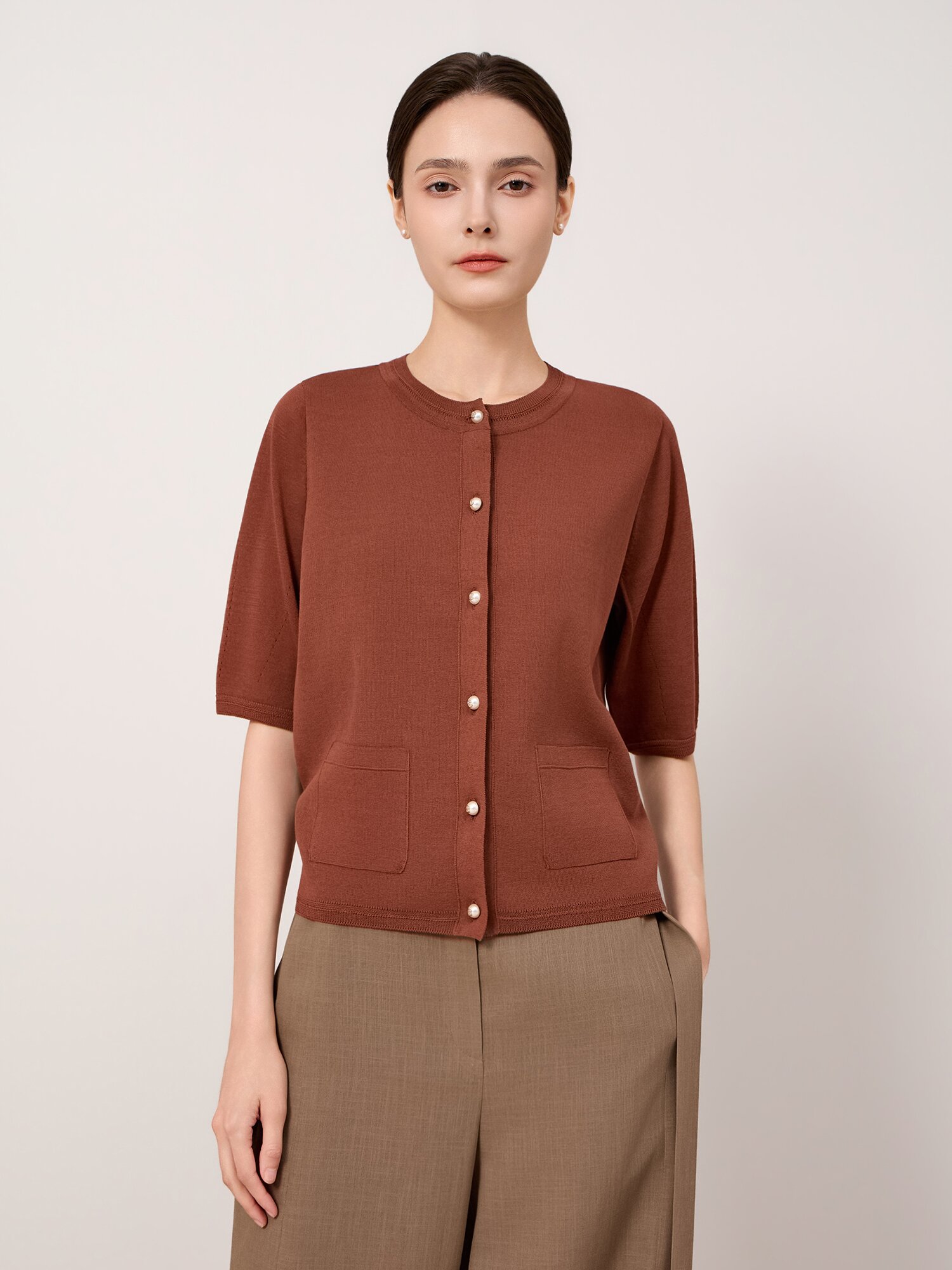 주얼 버튼 라운드넥 가디건 (BRICK)