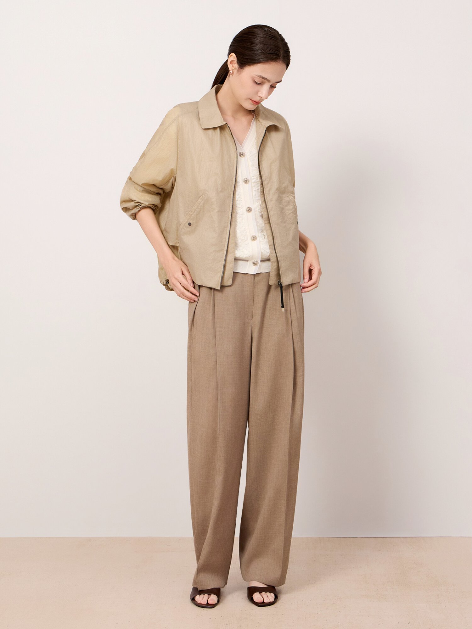투 턱 절개 와이드 팬츠 (BEIGE)
