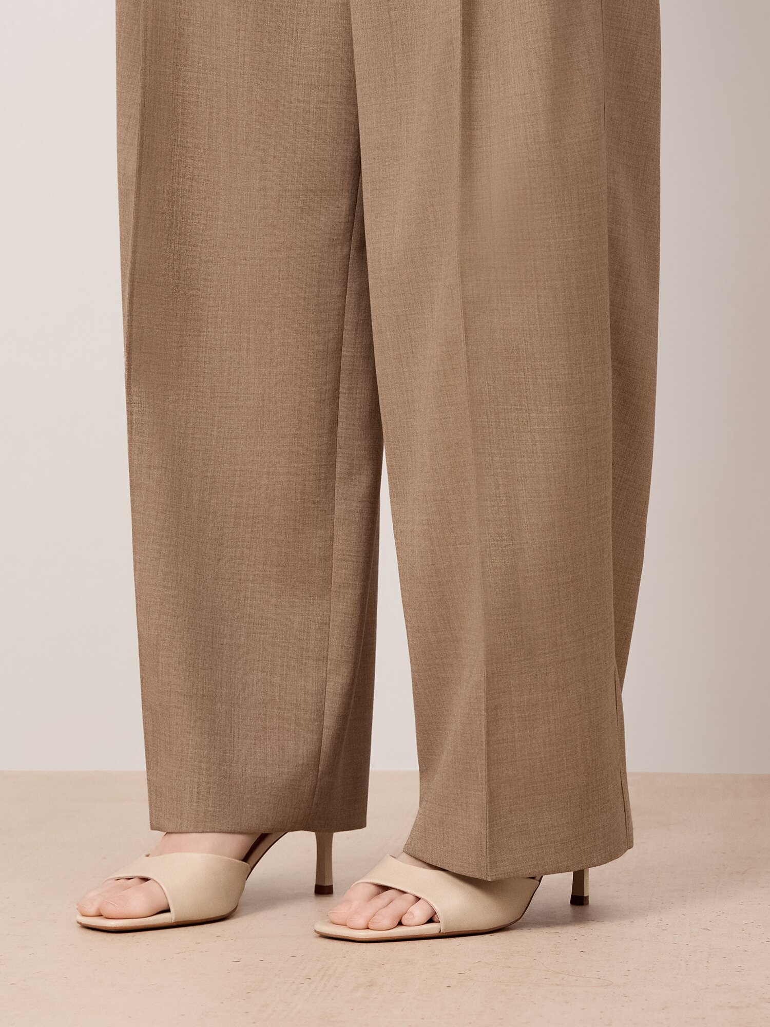 투 턱 절개 와이드 팬츠 (BEIGE)