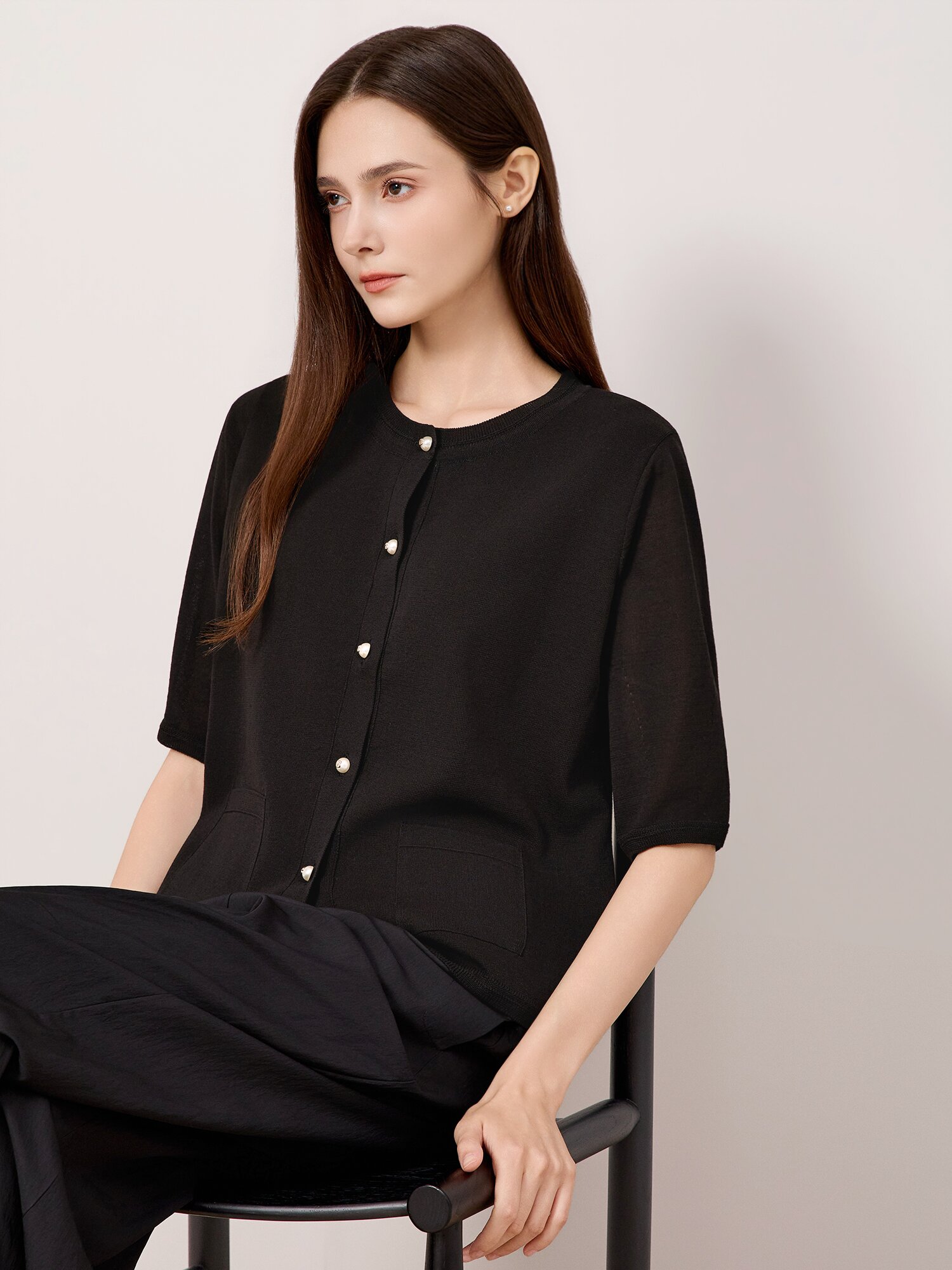 주얼 버튼 라운드넥 가디건 (BLACK)