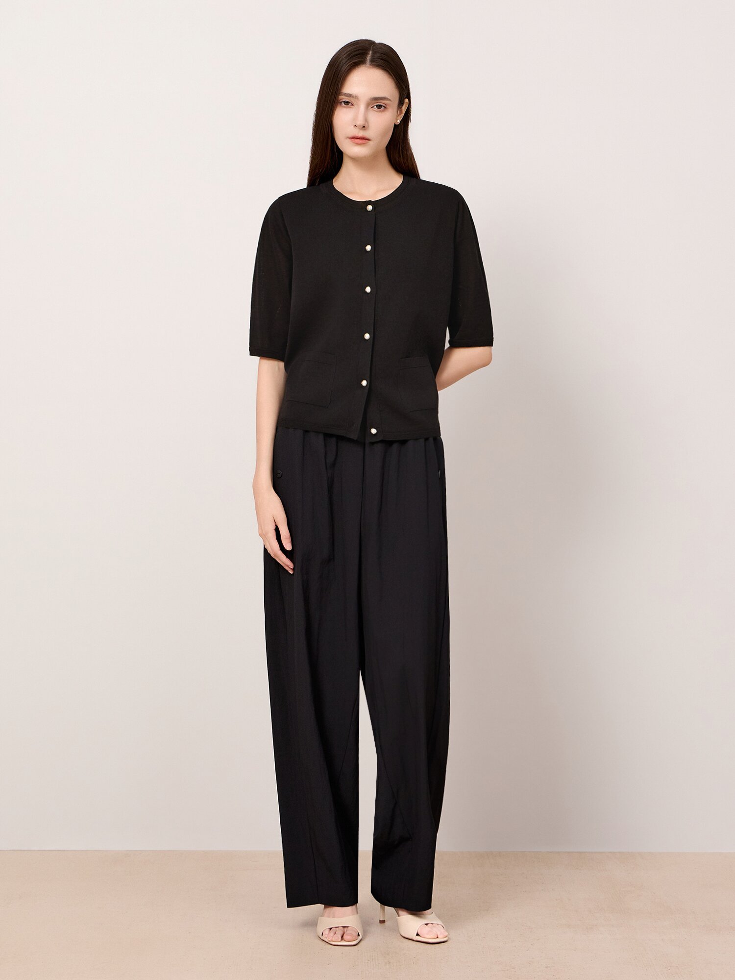 주얼 버튼 라운드넥 가디건 (BLACK)