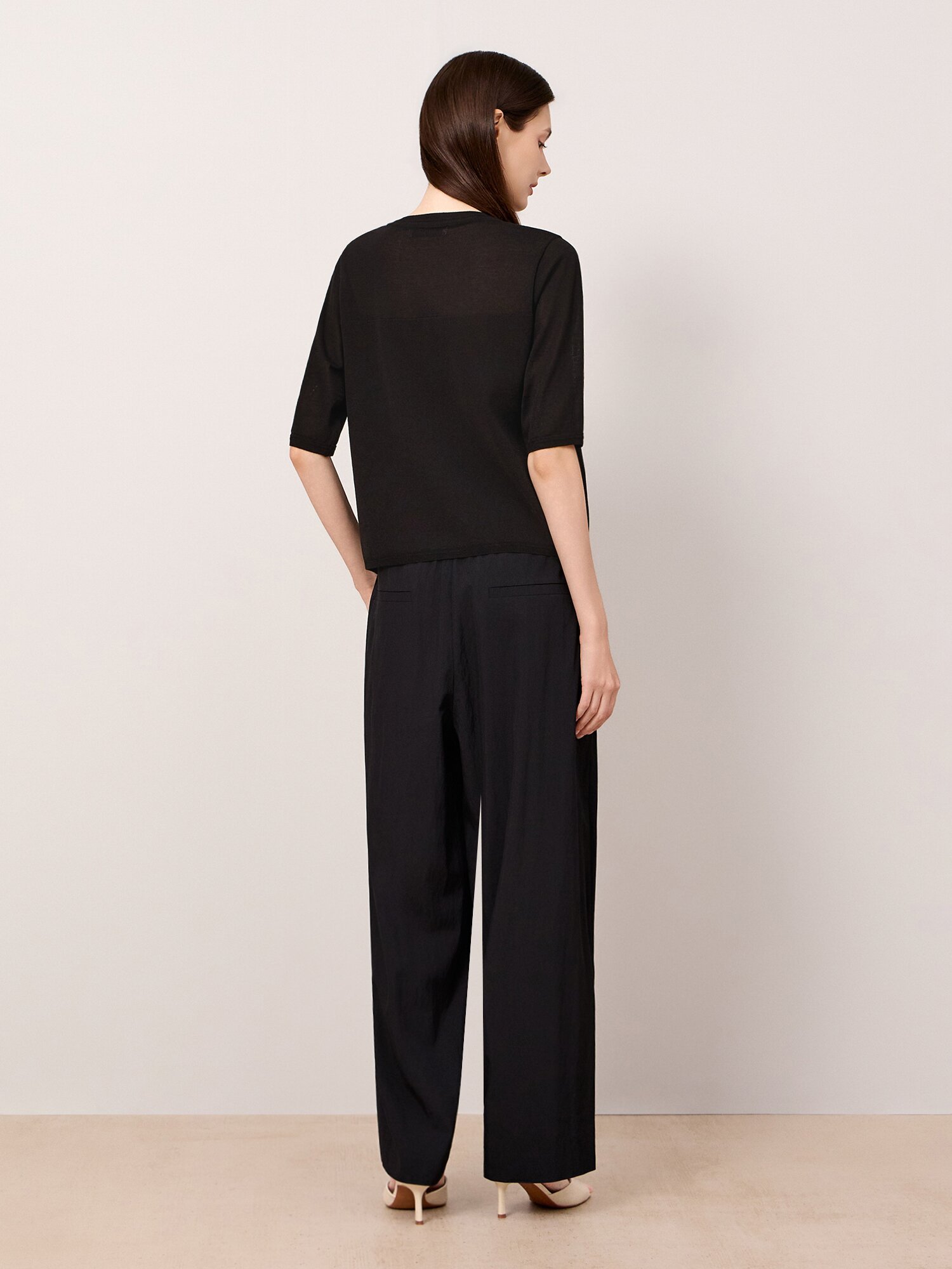 주얼 버튼 라운드넥 가디건 (BLACK)