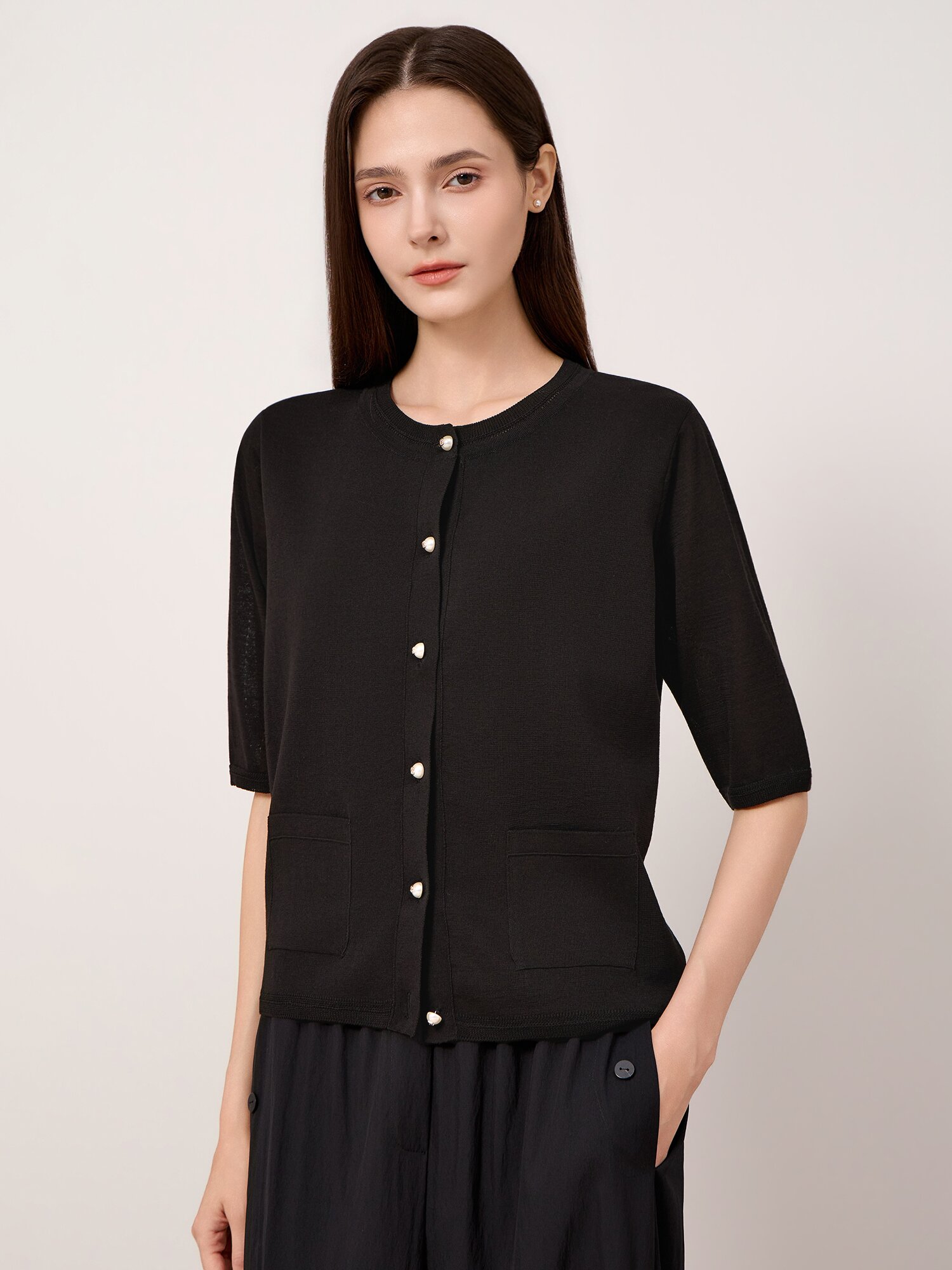 주얼 버튼 라운드넥 가디건 (BLACK)
