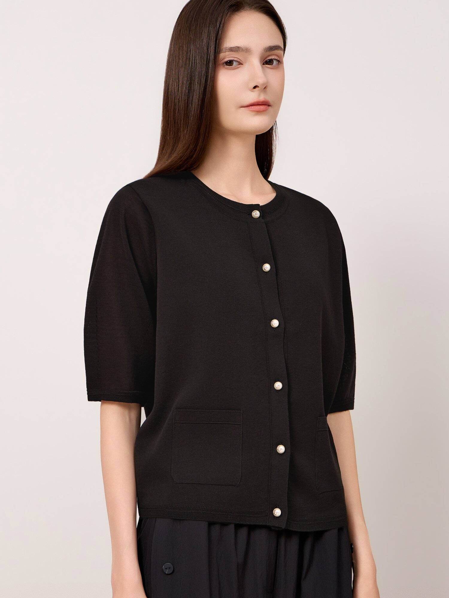 주얼 버튼 라운드넥 가디건 (BLACK)