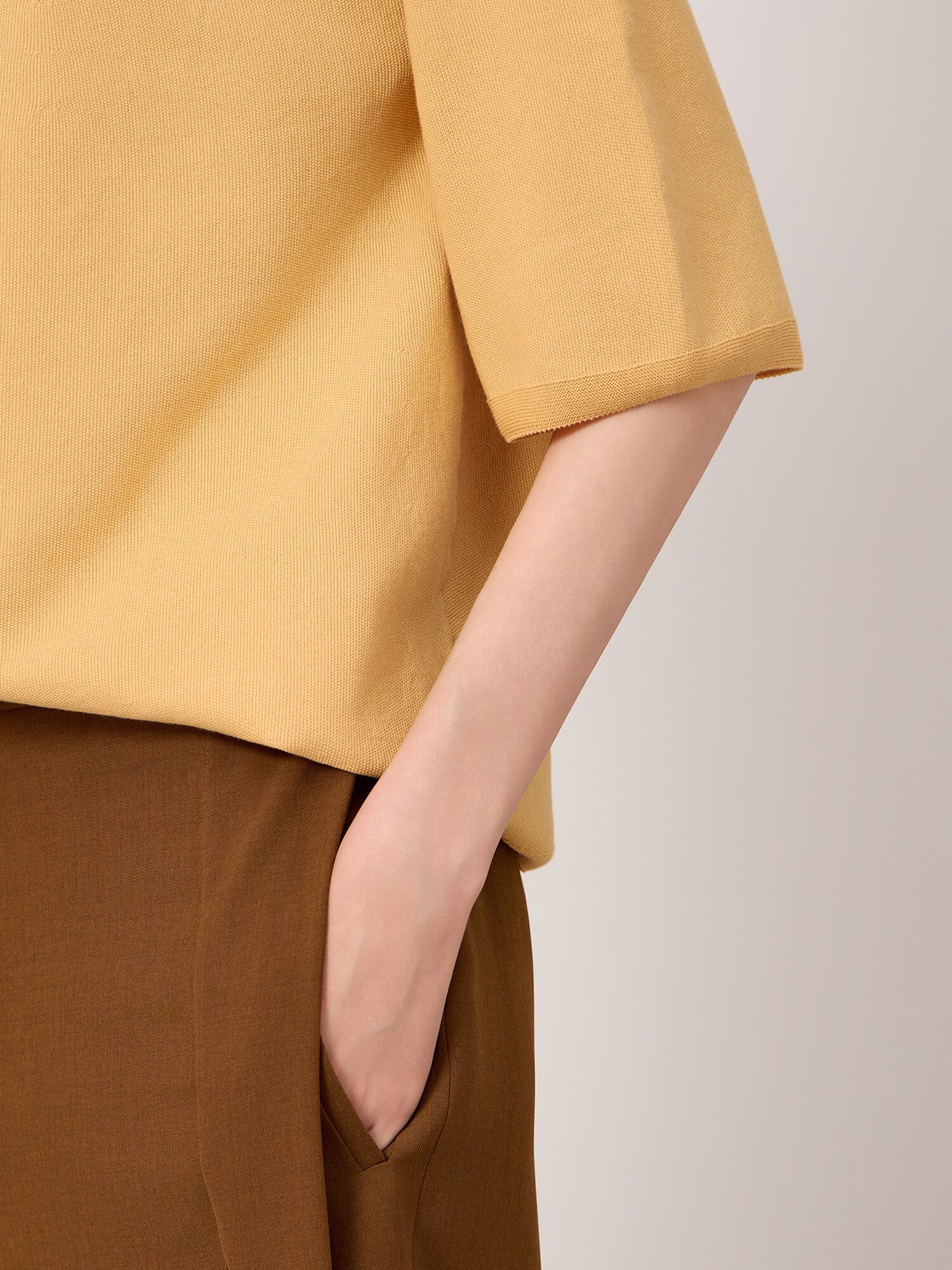 배색 칼라 돌먼 슬리브 니트 (DARK YELLOW)