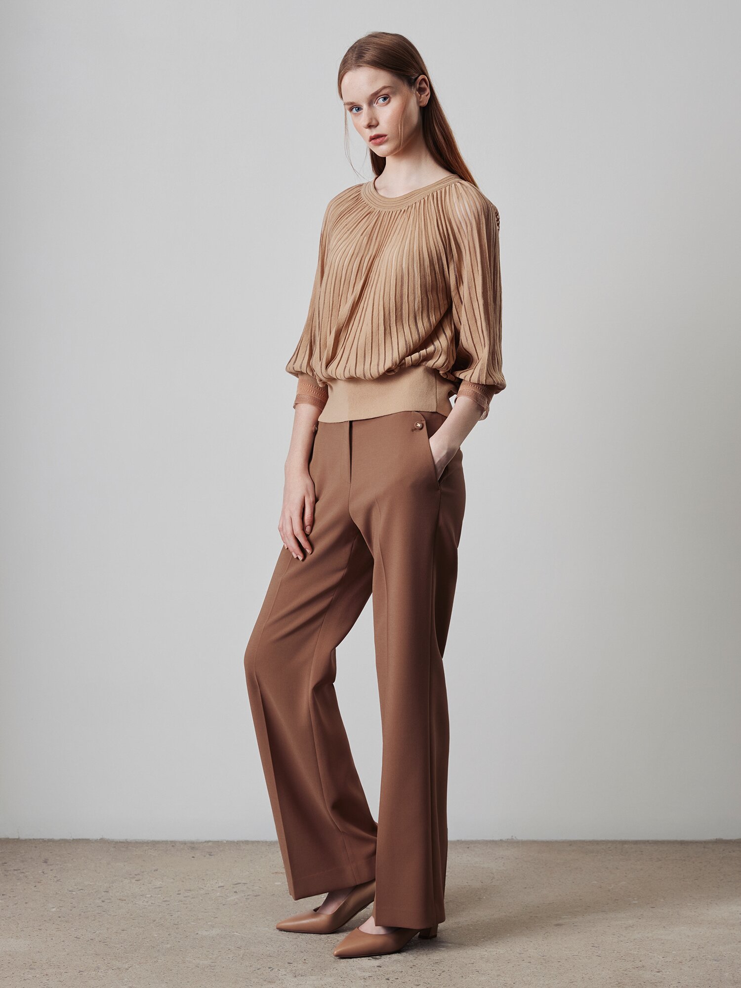 스판 버튼 장식 부츠컷 팬츠 (BEIGE)