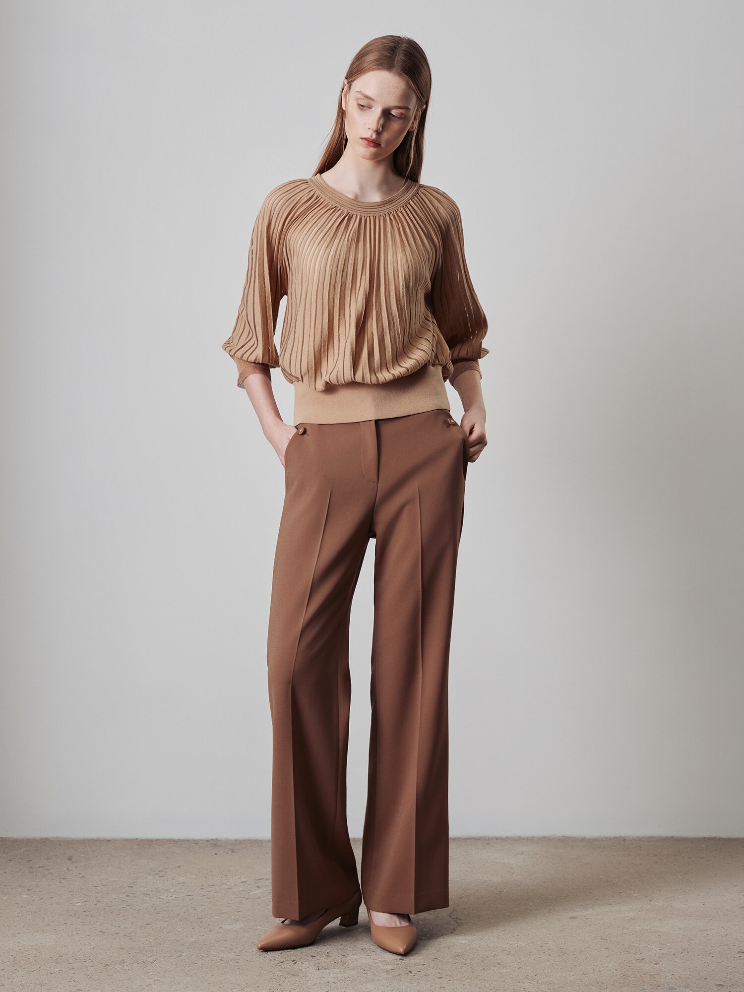 스판 버튼 장식 부츠컷 팬츠 (BEIGE)