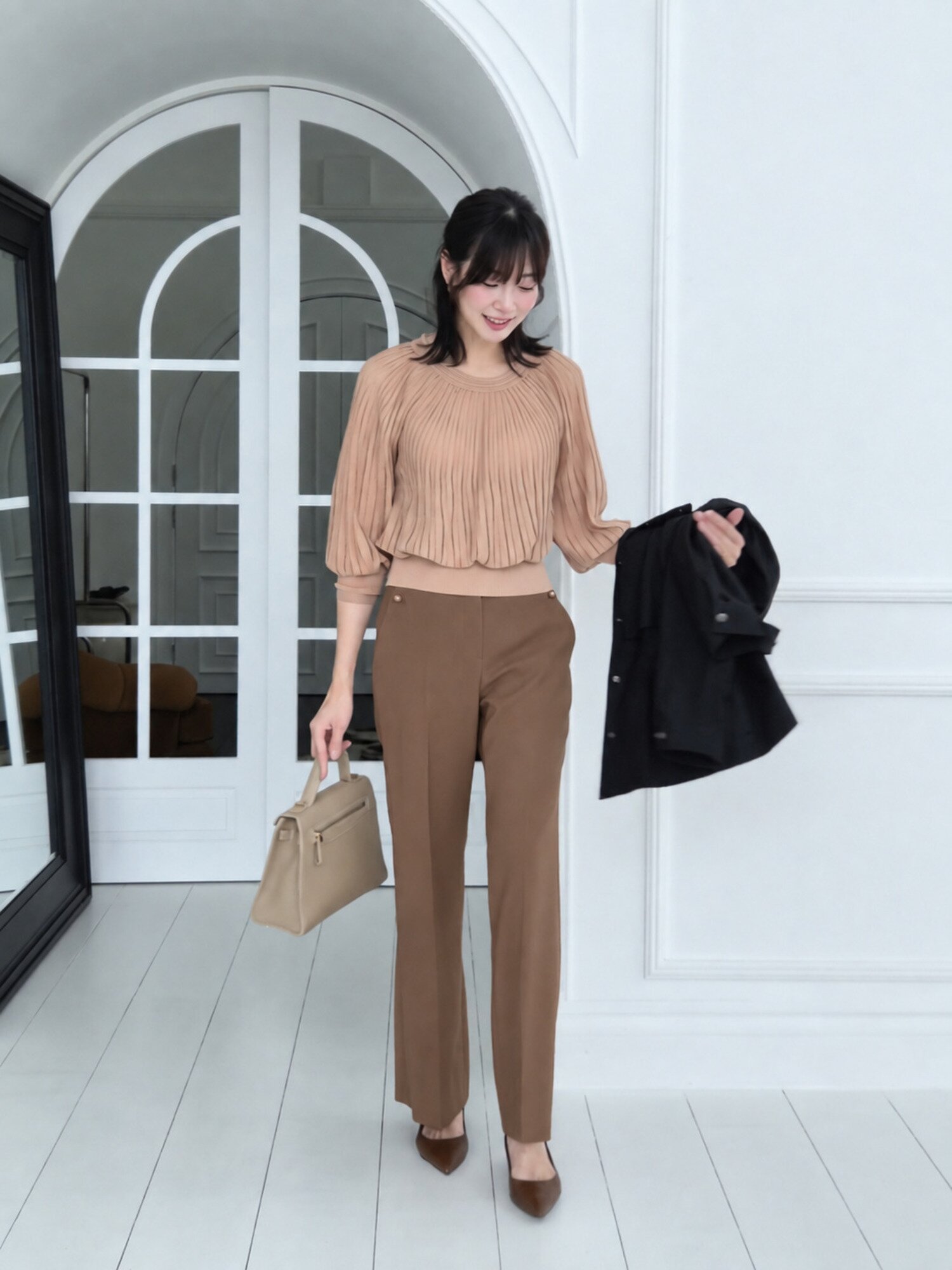 스판 버튼 장식 부츠컷 팬츠 (BEIGE)
