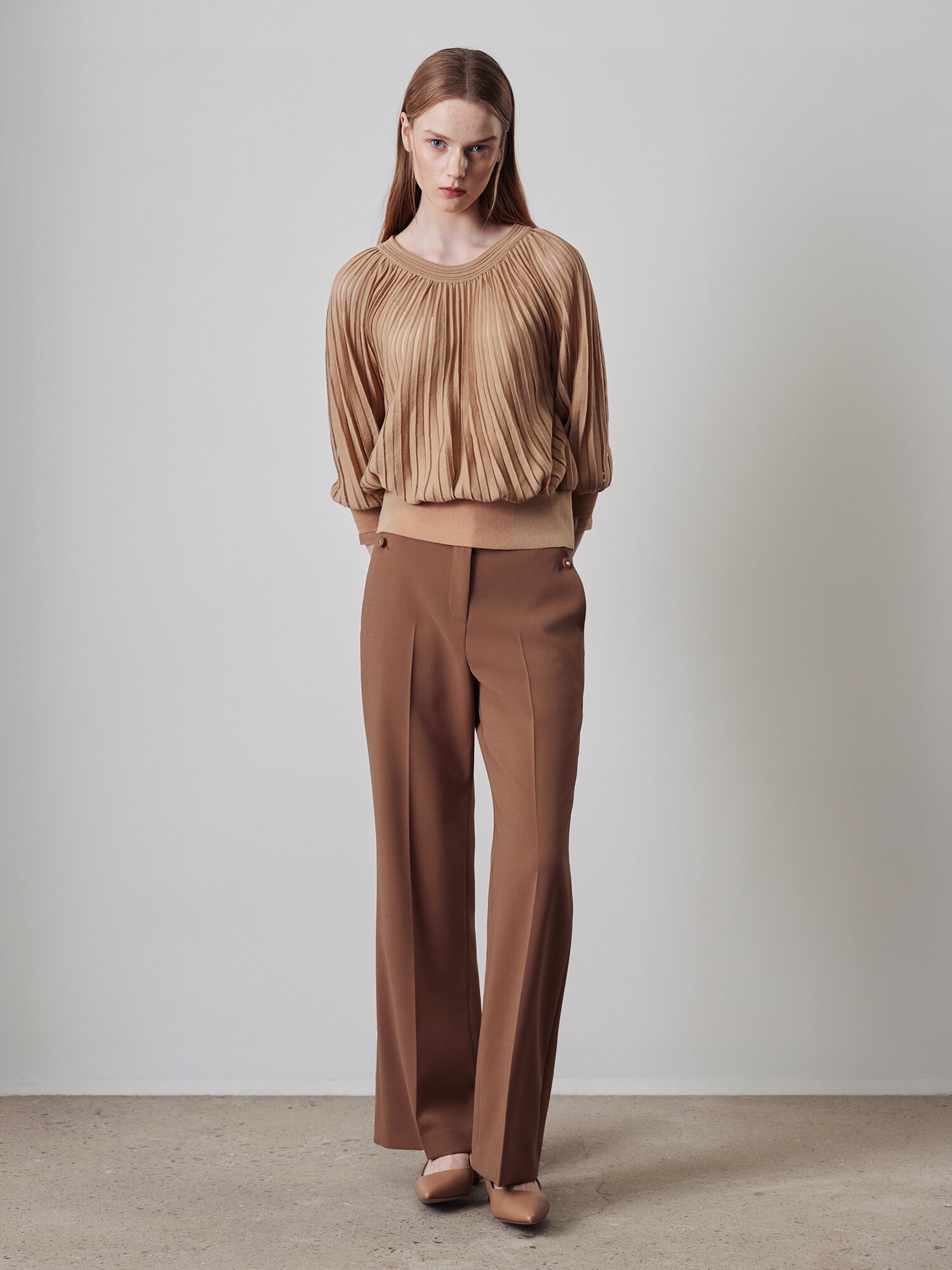 스판 버튼 장식 부츠컷 팬츠 (BEIGE)