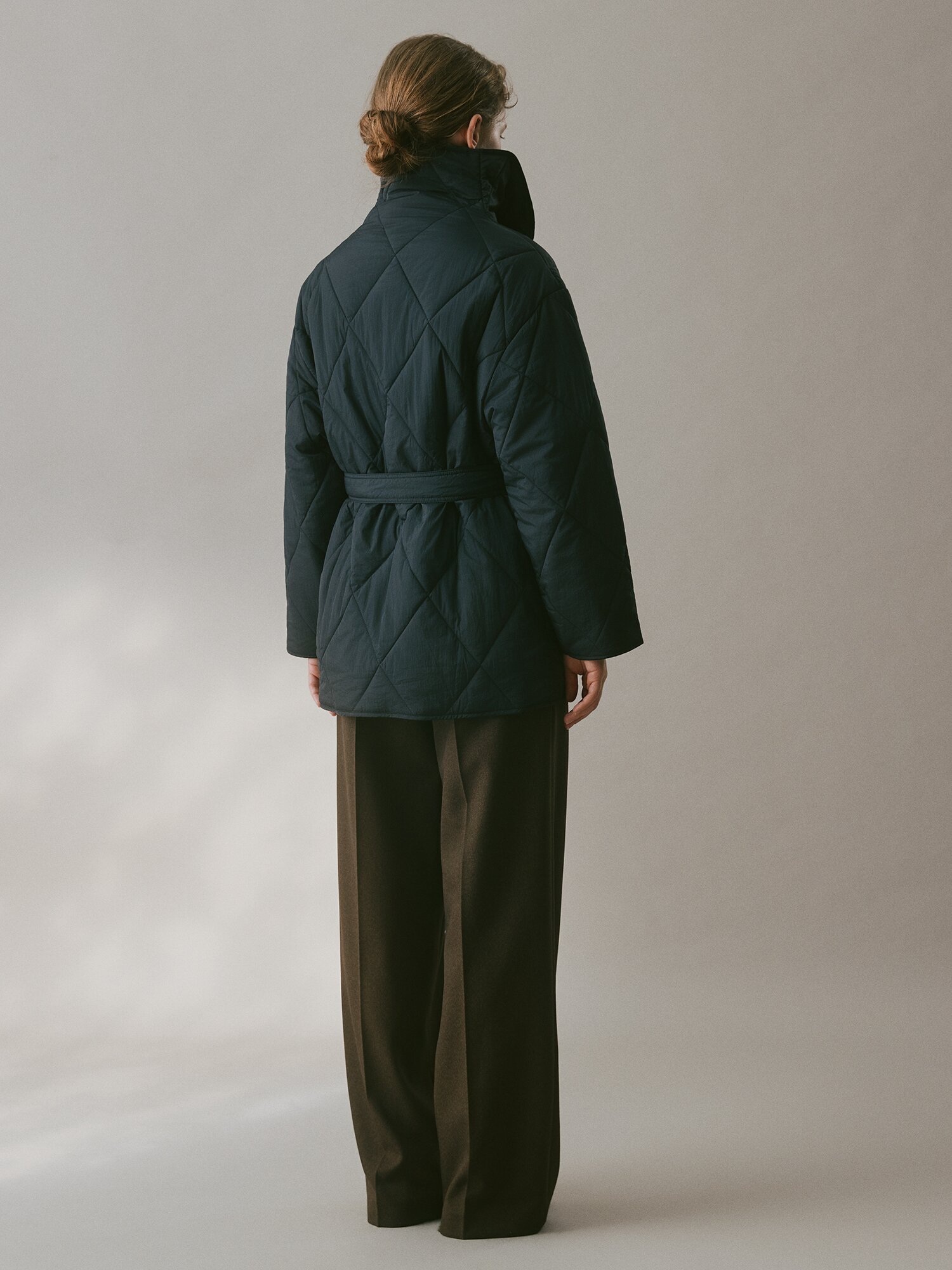 벨티드 퀼팅 하이넥 패딩 점퍼 (BLACK)