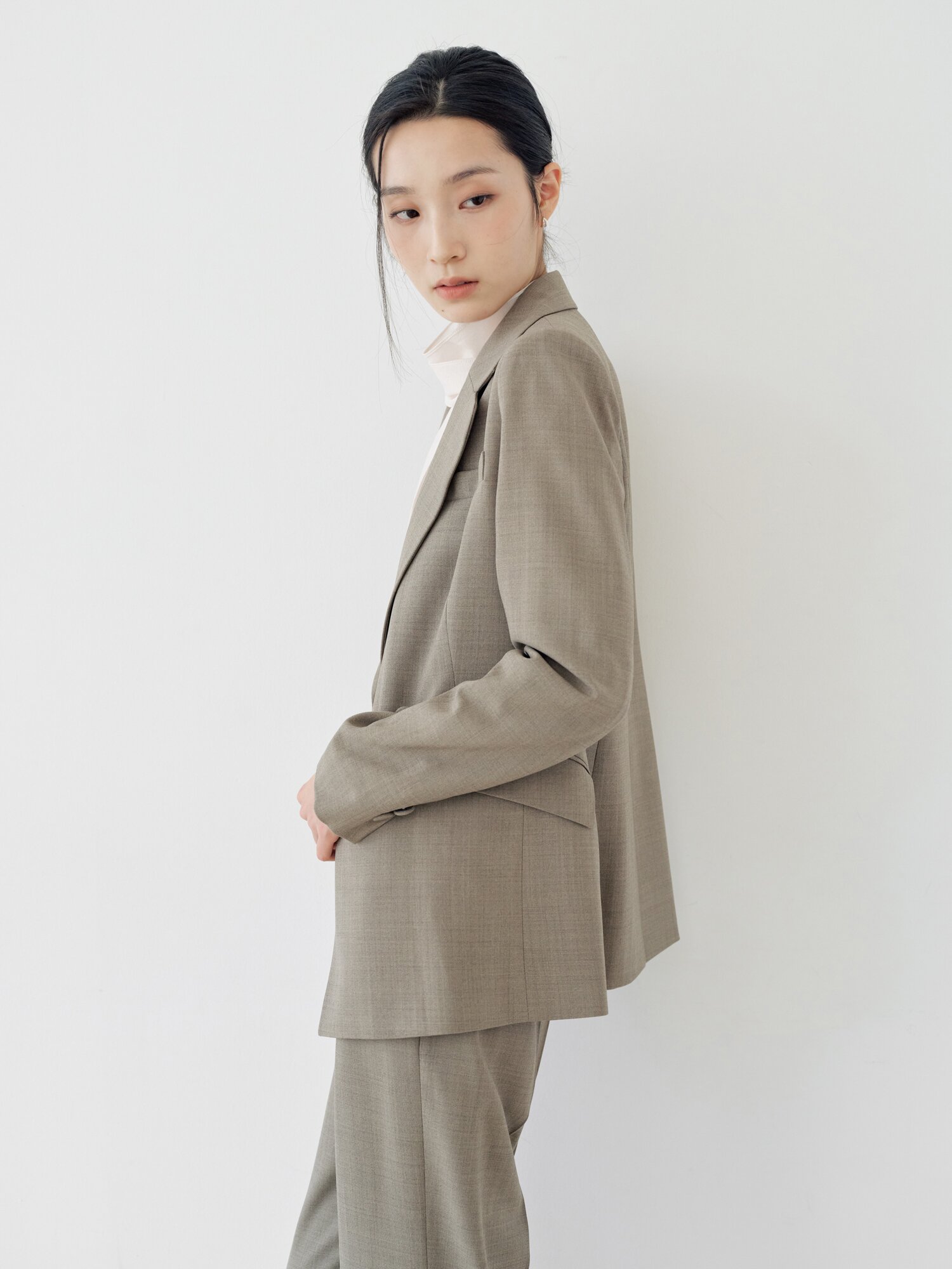 모던 테일러드 더블 원버튼 재킷 (DARK BEIGE)