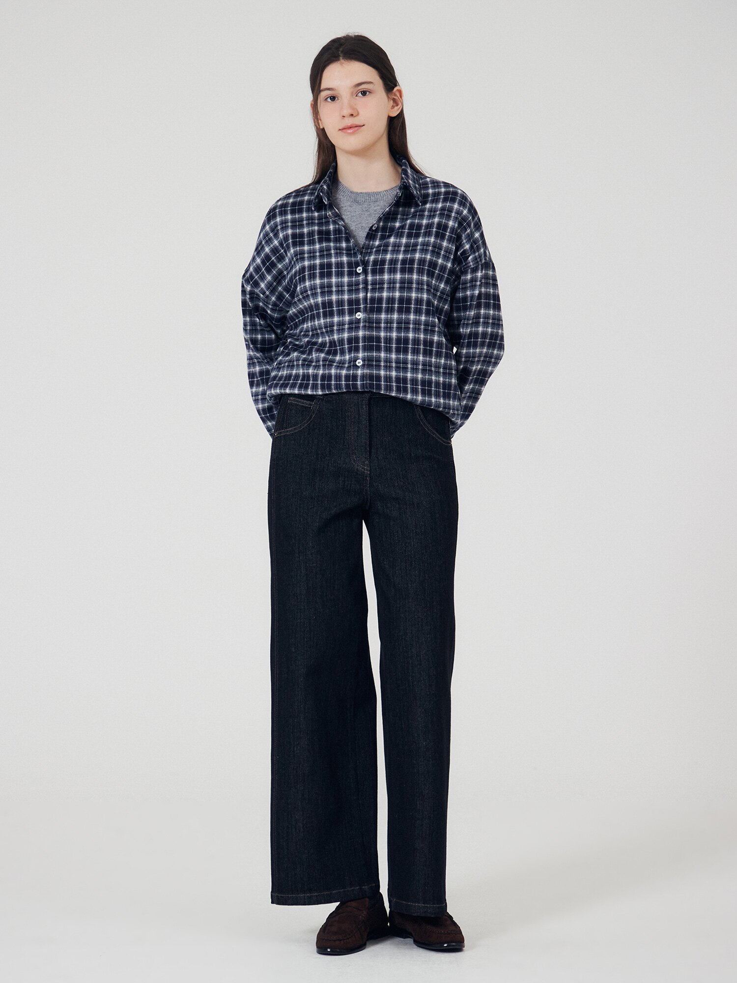 체크 오버핏 셔츠 칼라 블라우스 (NAVY)