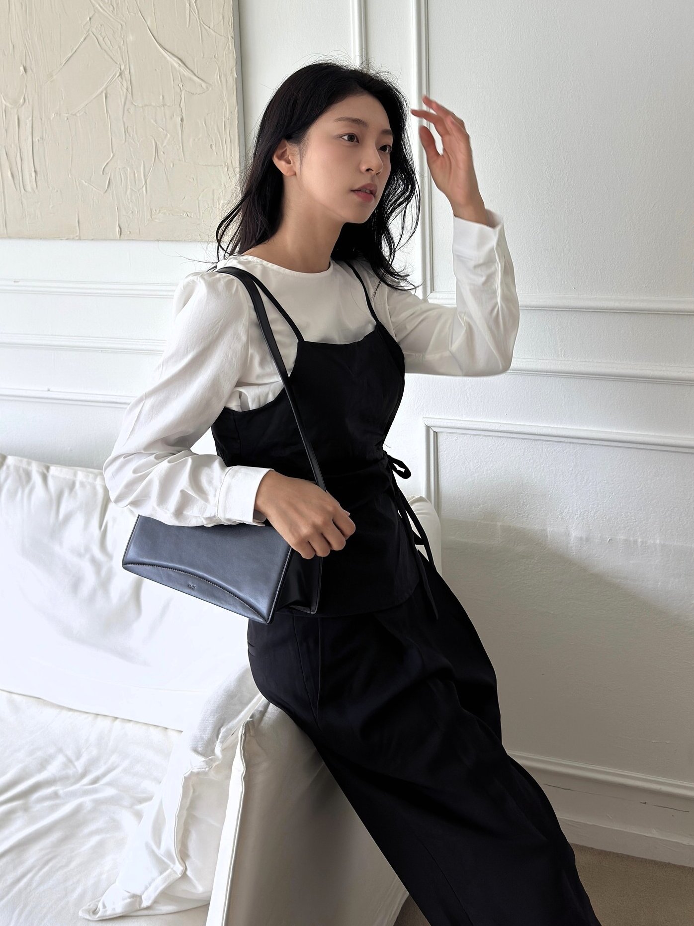 뷔스티에 라운드넥 셔링 블라우스 (WHITE)