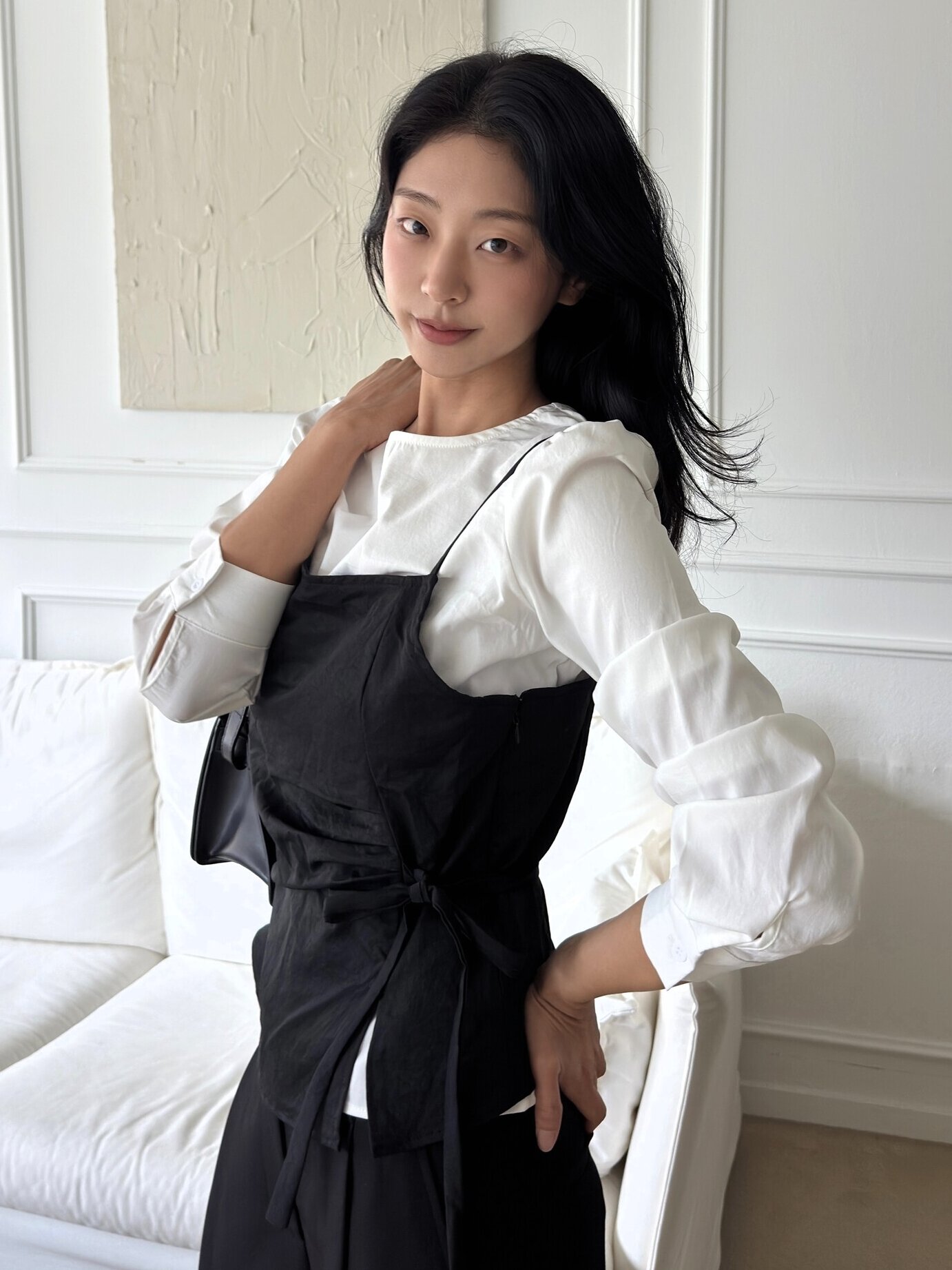 뷔스티에 라운드넥 셔링 블라우스 (WHITE)