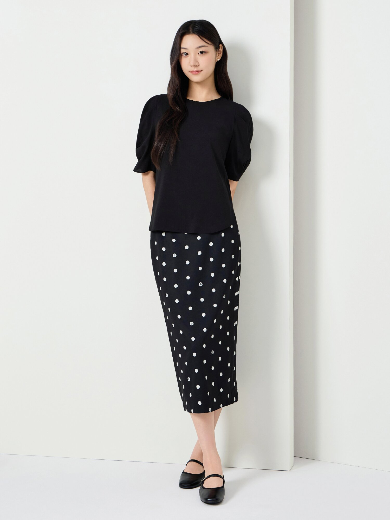 도트 백 슬릿 H라인 스커트 (PRINT BLACK)