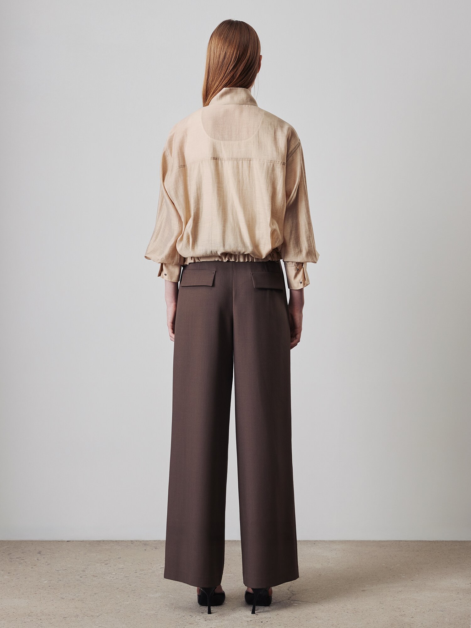 루즈핏 포켓 스트링 하이넥 점퍼 (BEIGE)