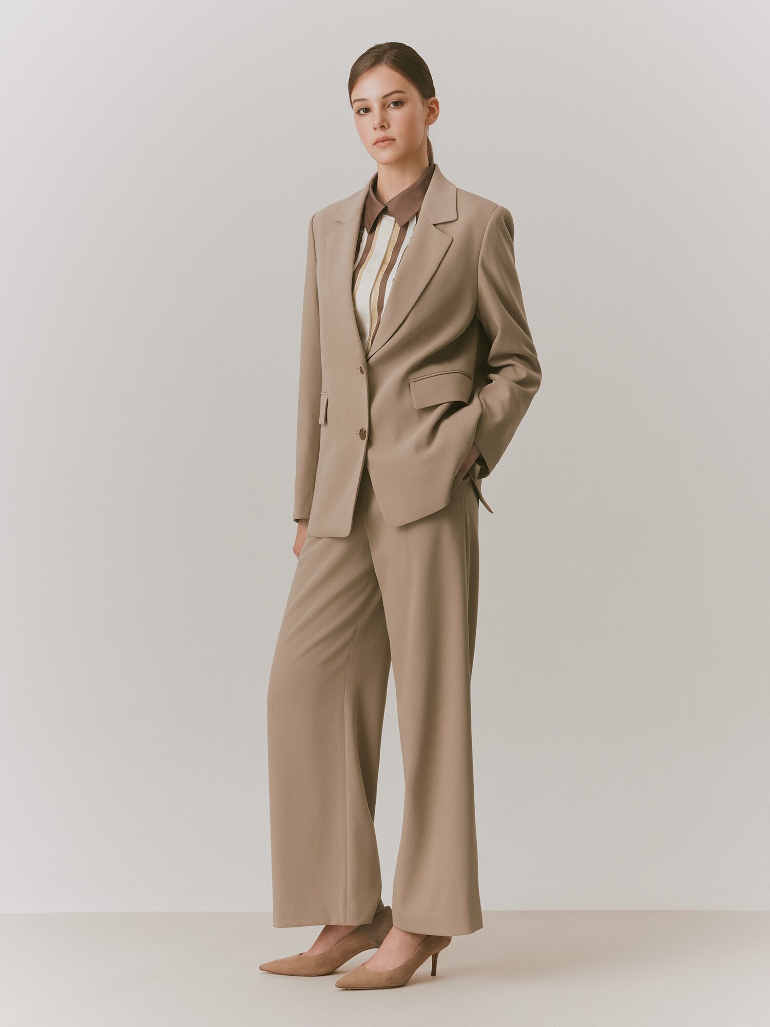 모던 롤업 테일러드 투버튼 재킷 (BEIGE)