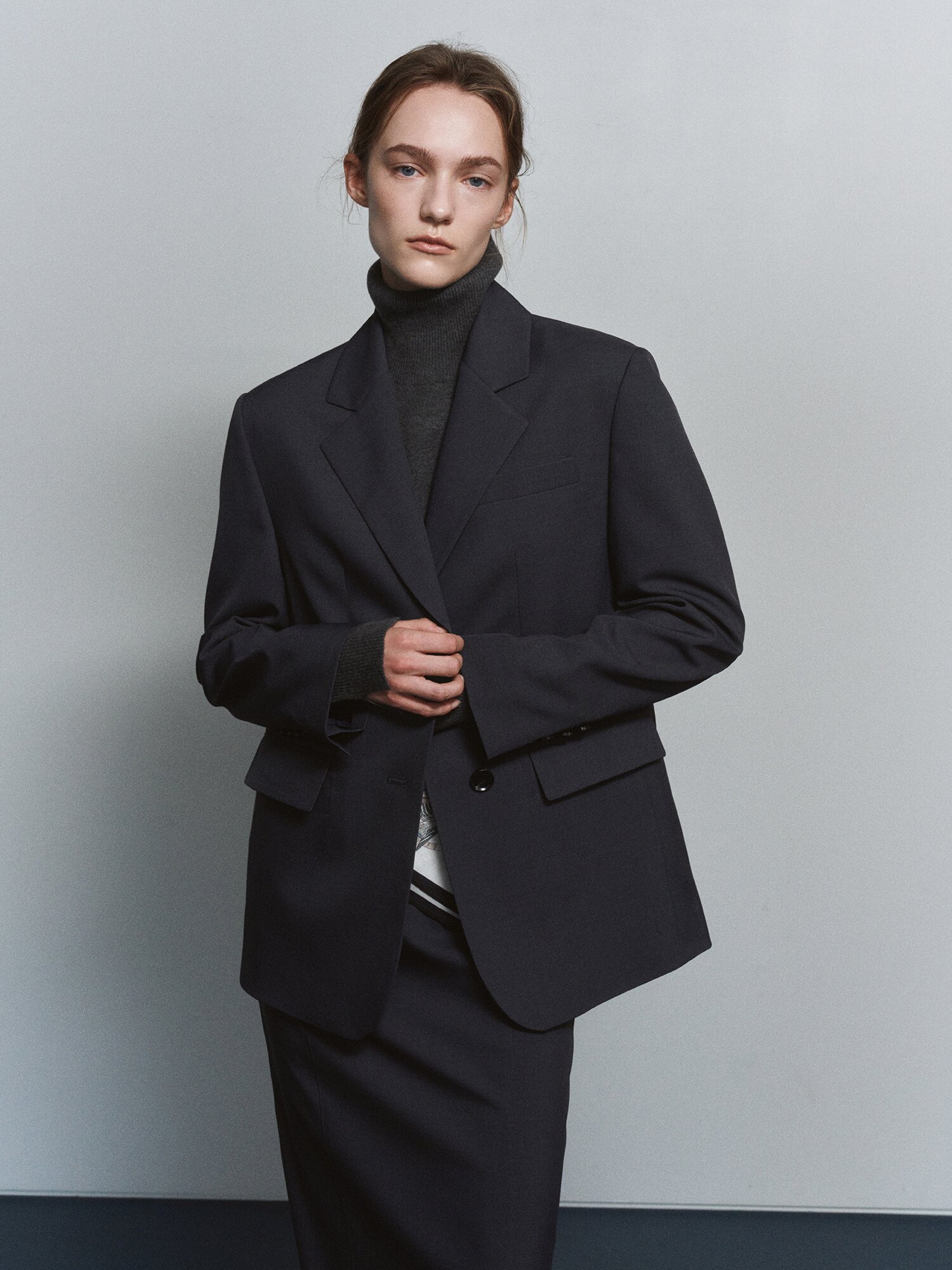 테일러드 싱글 투버튼 재킷 (DARK GREY)