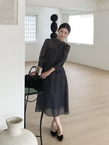 시어 배색 타이넥 플레어 원피스 