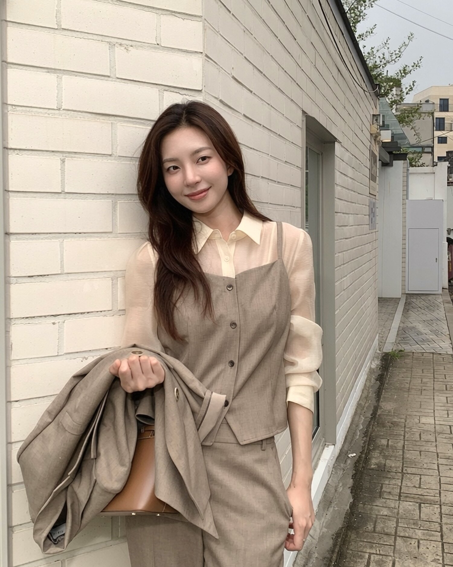 뷔스티에 배색 시스루 블라우스 (MELANGE BROWN)