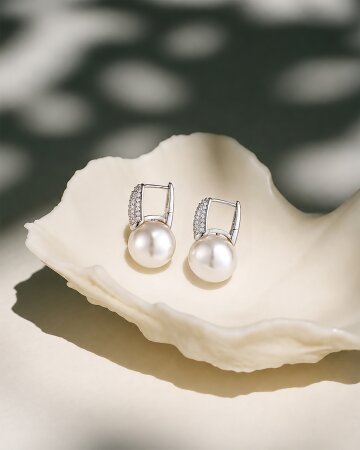 Pave Arch Pearl Drop Earrings
파베 아크 펄 드롭 이어링