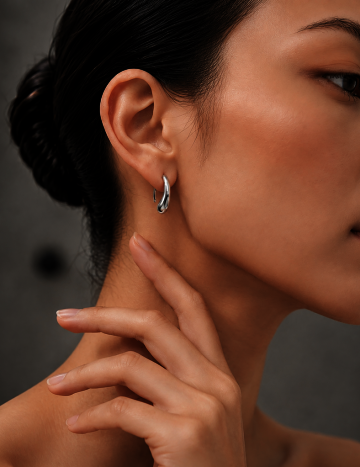 Dewdrop 925 Fluid Earrings
듀드롭 925 플루이드 이어링