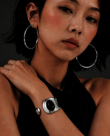 Fluid Contour Agate Bangle
플루이드 컨투어 아게이트 뱅글