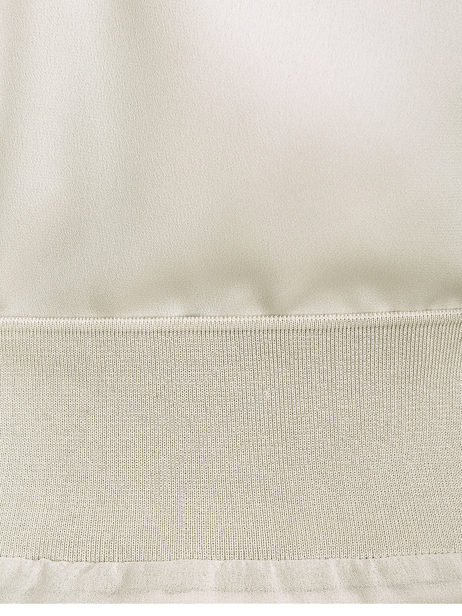 새틴 숄더 턱 카울넥 블라우스 (LIGHT GREY)