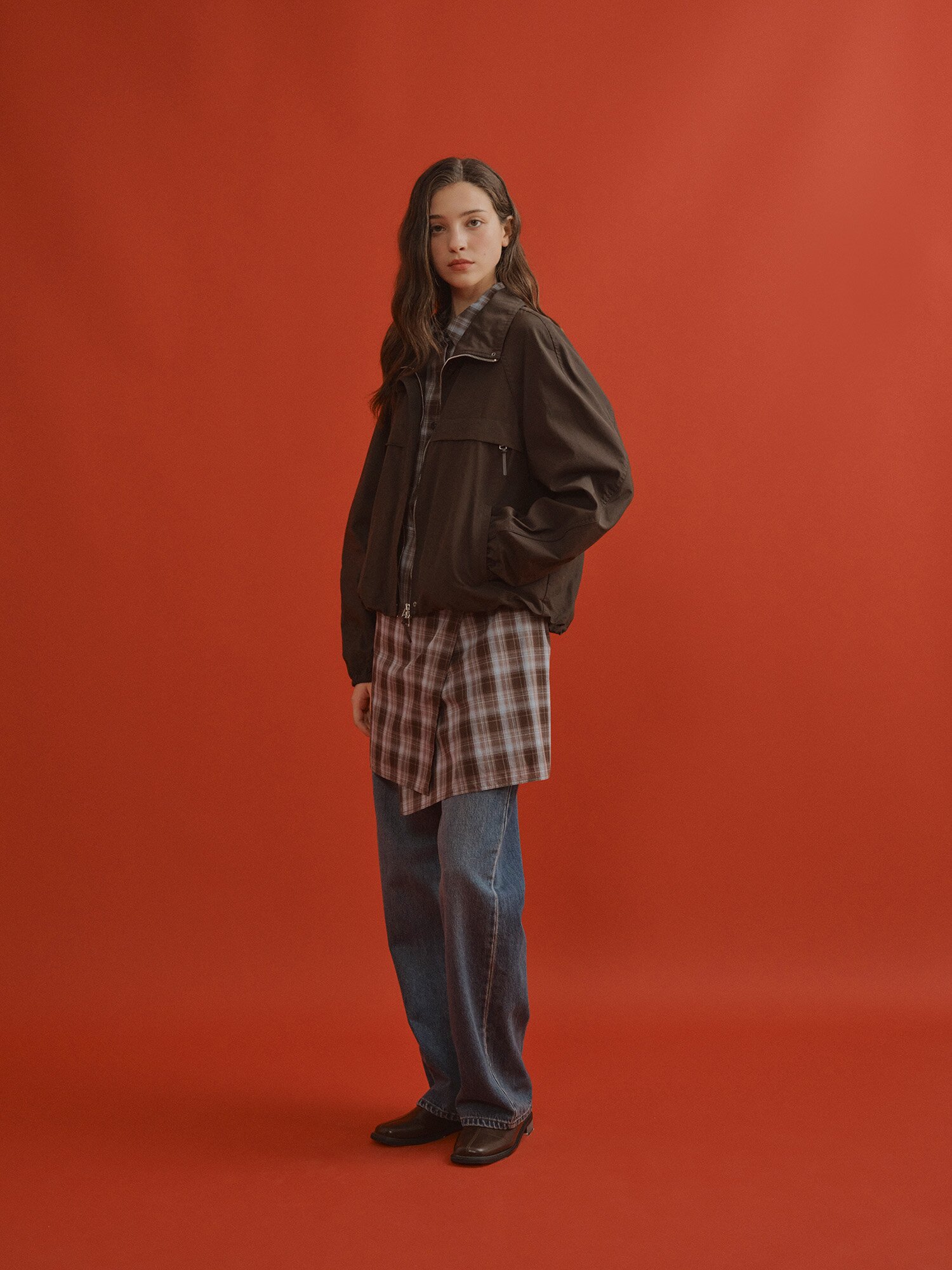 라벨 장식 일자핏 데님 팬츠 (BLUE)