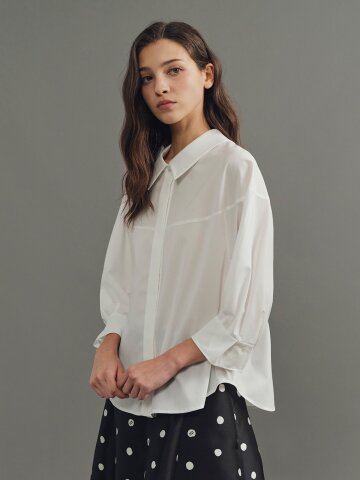라운드 요크 돌먼 블라우스 